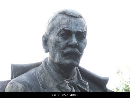 Bratislava (Pozsony), 19 May 2018Slovakian poet, dramatist, translator Pavol Országh-Hviezdoslav's statue.Hviezdoslav vagy Pavol Országh-Hviezdoslav (1849-1921) szlovák költõ, drámaíró, mûfordító szobra. Vojtech Ihriský 1937-ben készült alkotása.-stock-foto