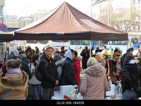 Ukrainian refugees - Help desk - Budapest-stock-foto