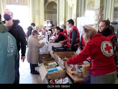 Ukrainian refugees - Budapest - Help desk-stock-foto