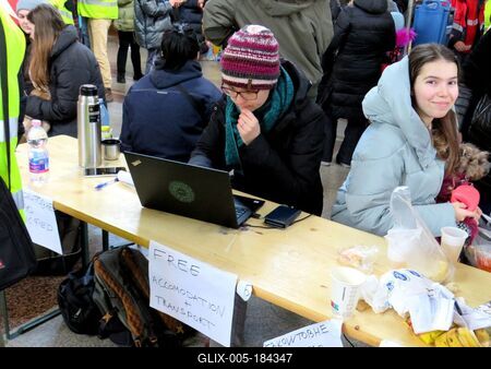 Ukrainian refugees - Budapest - Keleti eailway station-stock-foto
