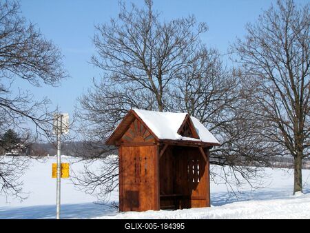 Bus stop between Tök and Perbál - Winter landscape - Hungary-stock-foto