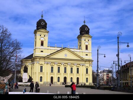Debrecen - Great Reformed Church - Kossuth Square-stock-foto