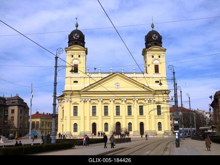 Debrecen - Great Reformed Church - Kossuth Square-stock-foto