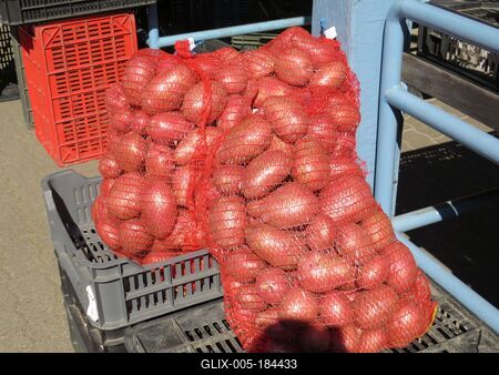 Potatoes in bag - Market - Hungary-stock-foto