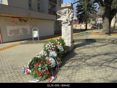 Monument of Hussar Harsányi Bálint - Revolution 1848-stock-foto