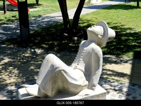 Statue of a shepherd facing the sky. - Kunszentmiklós - Hungary-stock-foto
