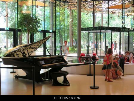 Piano - House of Music - Budapest-stock-foto