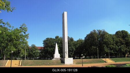 Baja Déri Garden - Memorial Columns - World Wars-stock-foto