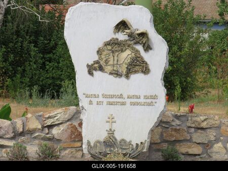 Nyársapát - Trianon memoriel - Caption-stock-foto