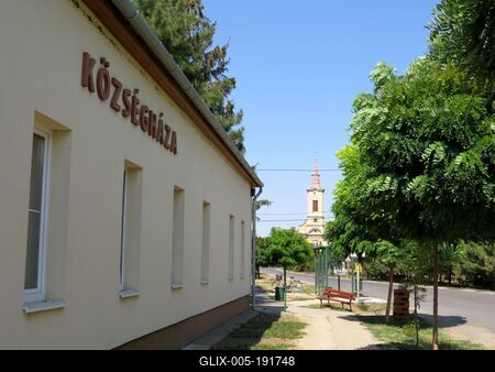 Tiszapüspöki - Village Hall - Main road - Church-stock-foto