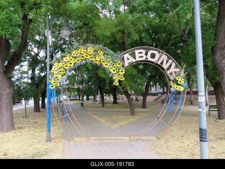 Abony - Park gate advertising the City - Hungary-stock-foto