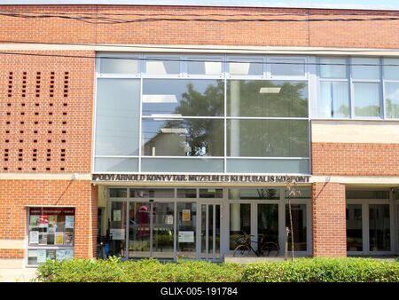 Törökszentmiklós - Cultural Center - Hungary-stock-foto