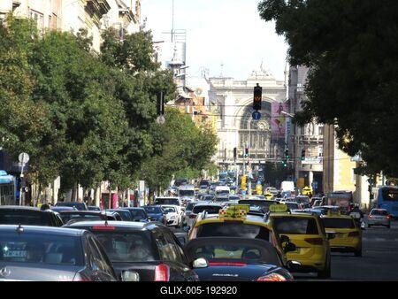 Budapest - Traffic on Rákóczi street - Keleti Railway Station-stock-foto