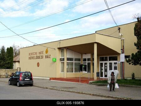 The Máté Bereczki cultural center in Romhány - Hungary-stock-foto