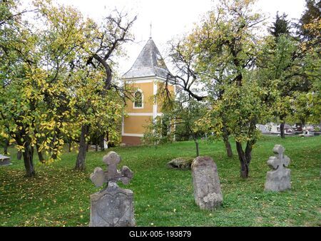 Nézsa cemetery in autumn - Hungary-stock-foto