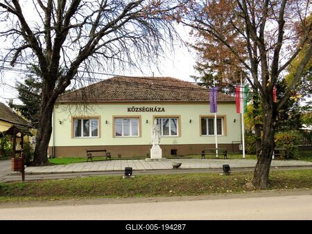 Village Hall - Kálló - Hungary-stock-foto