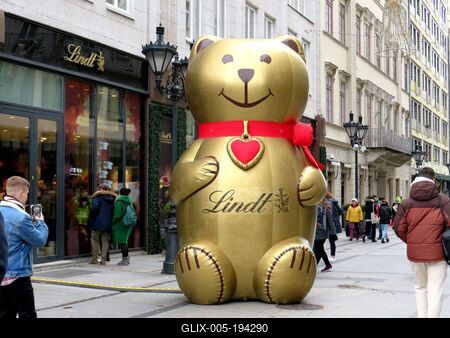 Lindt teddy bear - Budapest Winter Fair-stock-foto
