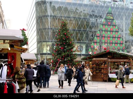 Budapest Winter Fair - Christmas tree-stock-foto