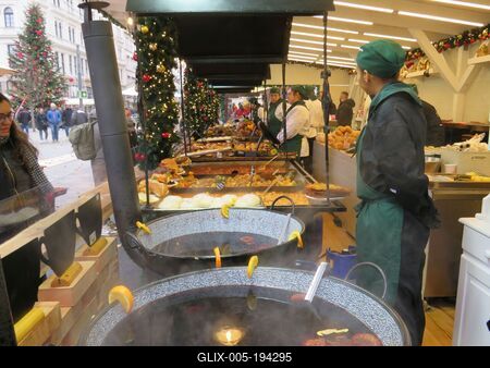 Winter fair - Budapest - Food, mulled wine-stock-foto