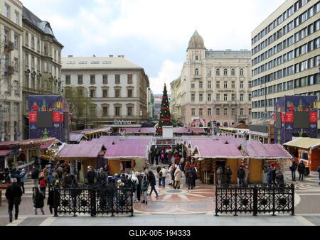Winter Fair - Budapest - Basilica-stock-foto