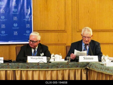 Endre Simó, president of Hungarian Community for Peace - Presentation ot the 3rd Tehran Dialogue Forum on Ukraine crisis-stock-foto
