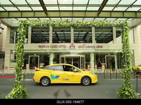 Tehran - Entrance to Parsian Azadi Hotel-stock-foto