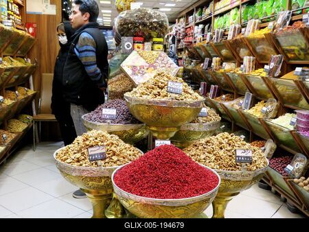 Shop selling seeds in the Grand Bazaar in Tehran-stock-foto