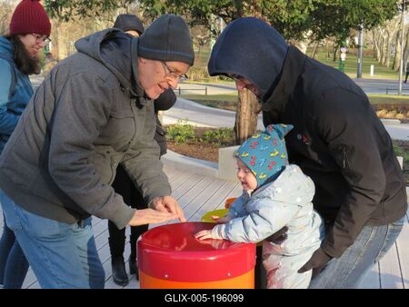 Drumming child - Music Playground - Music House - Budapest-stock-foto