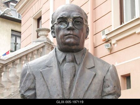 Pápa - Hungary - Bust of City  former Mayor Solyok Dezső-stock-foto