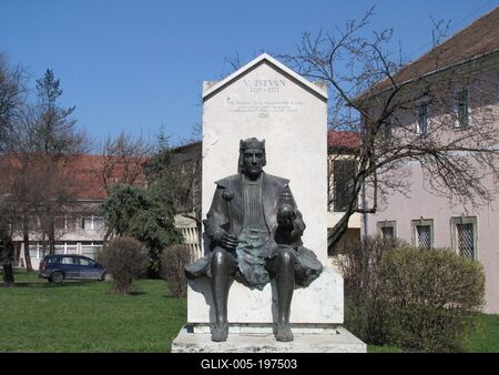 Statue Kimg István V. - City status - Sátoraljaújhely - Hungary-stock-foto