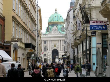 Vienna - The Hofburg from the Habsburg gasse - Austria-stock-foto