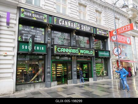 Cannabis shop on Vienna's Kärntner Straße - Austria-stock-foto