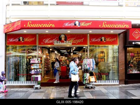 Vienna - Souvenirs shop - Austria-stock-foto