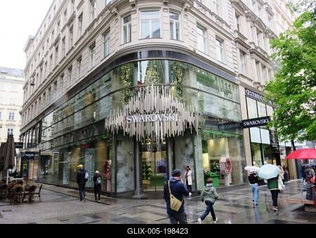 The Swarovski crystal shop on Kärntner Straße - VIenna-stock-foto