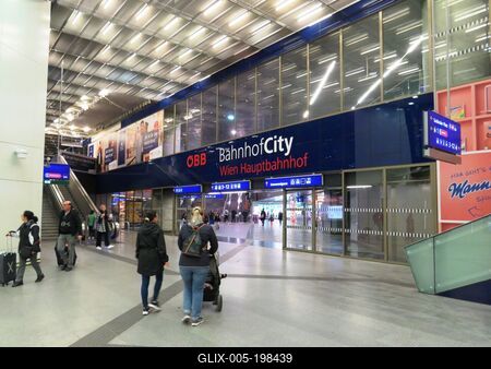 Vienna - Main railway yard - Hauptbahnhof - Austria-stock-foto