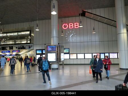 Vienna - Main railway yard - Hauptbahnhof-stock-foto