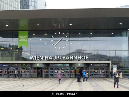 Vienna - Main railway yard entry - Austria-stock-foto