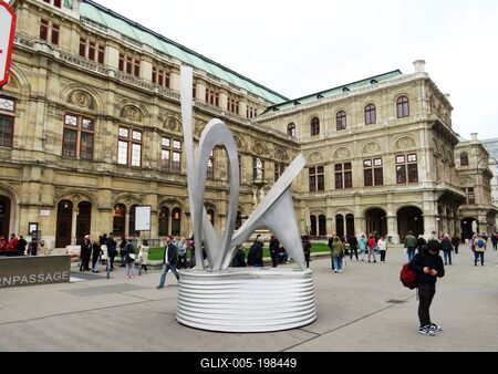 Vienna - Opera - Alban Berg monument - Austria-stock-foto
