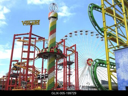 Drop lift, big wheel and switchbacks - Prater-  Vienna-stock-foto