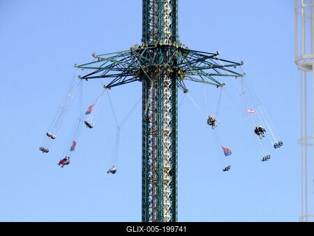 Tower carousel in Vienna's Prater amusement park-stock-foto