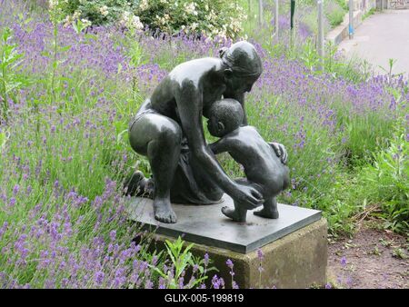 Mother and Child statue - Vienna-stock-foto