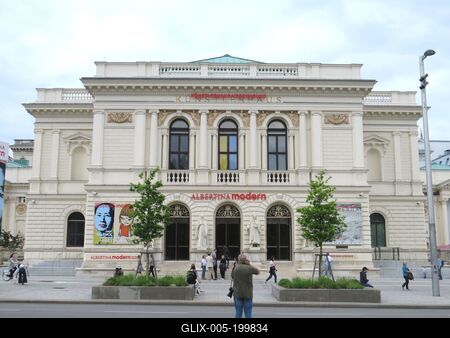Vienna -  Modern Albertina gallery.-stock-foto