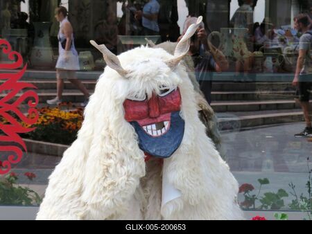 Busó carnival outfit and mask on the Fisherman's Bastion - Budapest - Tradition-stock-foto