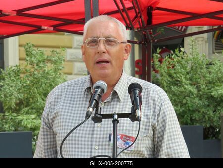 Vice President of the For a State of Law Association Tibor Bognár - Budapest Peace demonstration-stock-foto