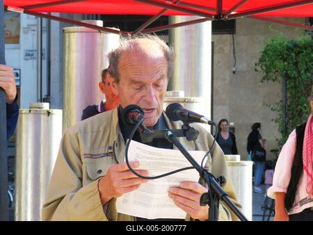Tamás Hirschlet president - Hungarian Antifasciste Ligue - Budapest Peace demonstration-stock-foto