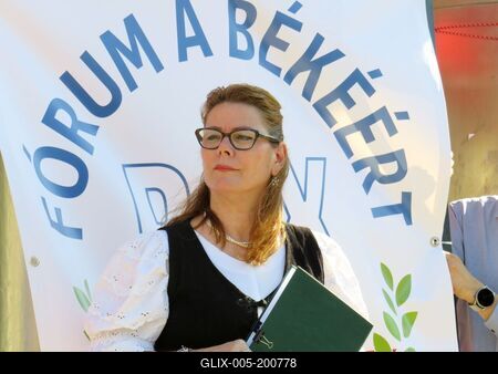 Representative of the On the Path of our Heroes Friendship Circle Hárs-Kovács Klára - Budapest Peace Demonstration-stock-foto