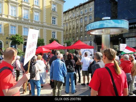Budapest - Forum for Peace demonstration - Ukraine-stock-foto