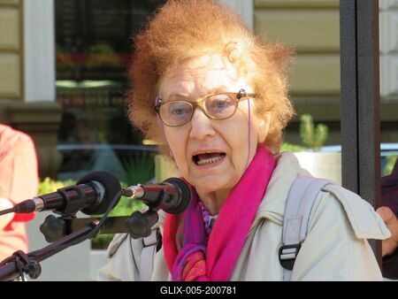 Márta Hartai -  Representative of the National Conquest 2000 Association _ Budapest Peace demonstration-stock-foto