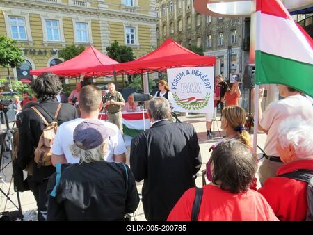 Budapest - Forum for Peace demostration - Ukraine-stock-foto
