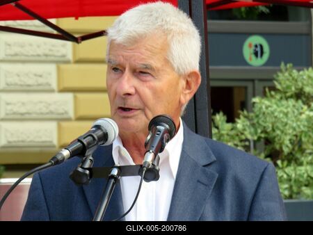 Endre Simó - President of the Hungarian Community for Peace - Budapest - Demonstration-stock-foto